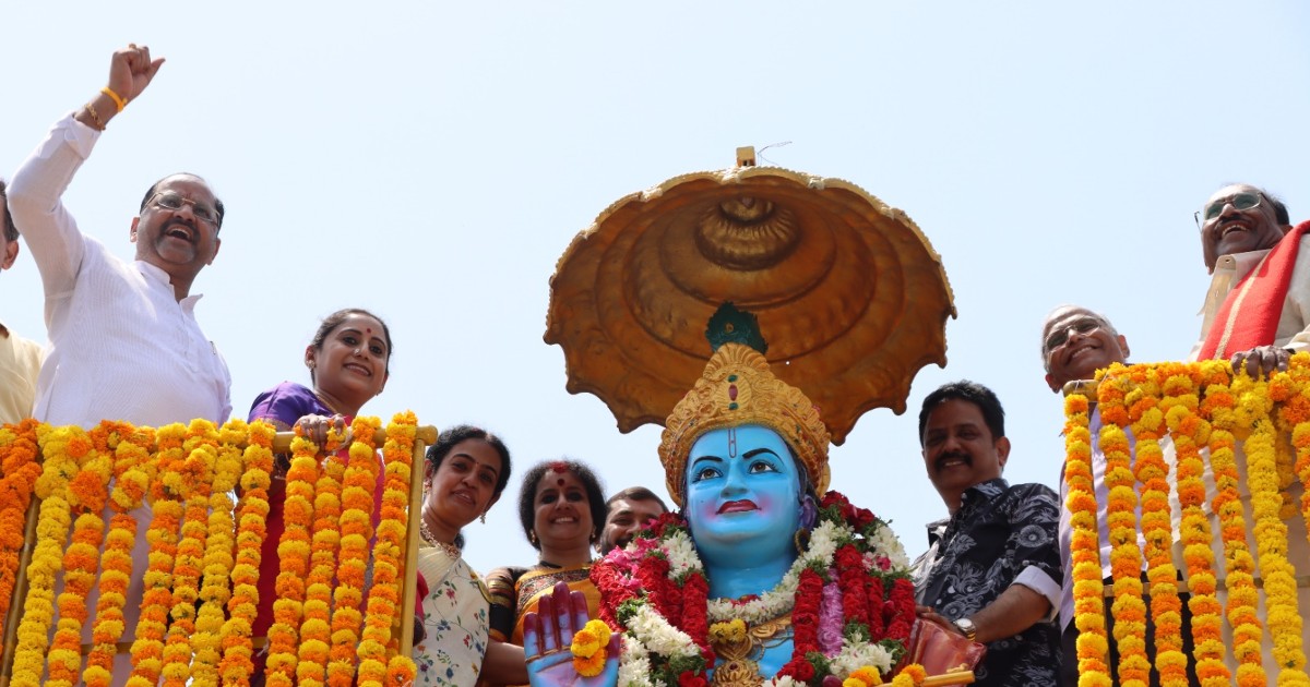 Nandamuri Family Pay Floral Tributes to Late Sri Nandamuri Taraka Rama Rao 