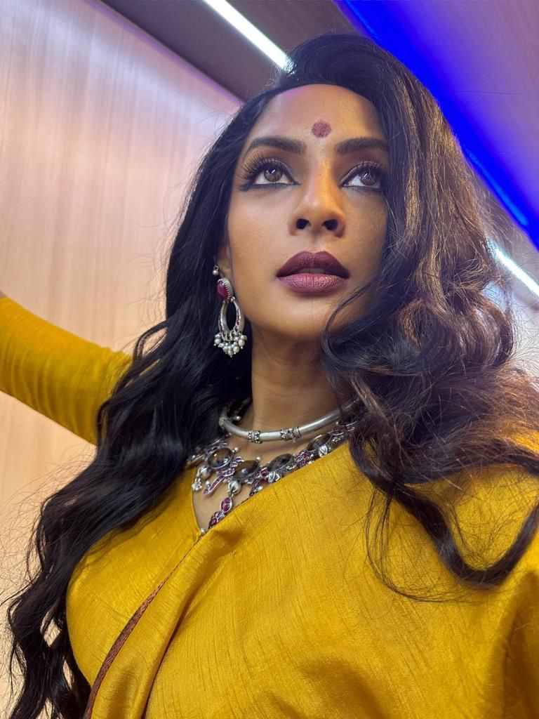 Actress Shriya Reddy Latest Stills