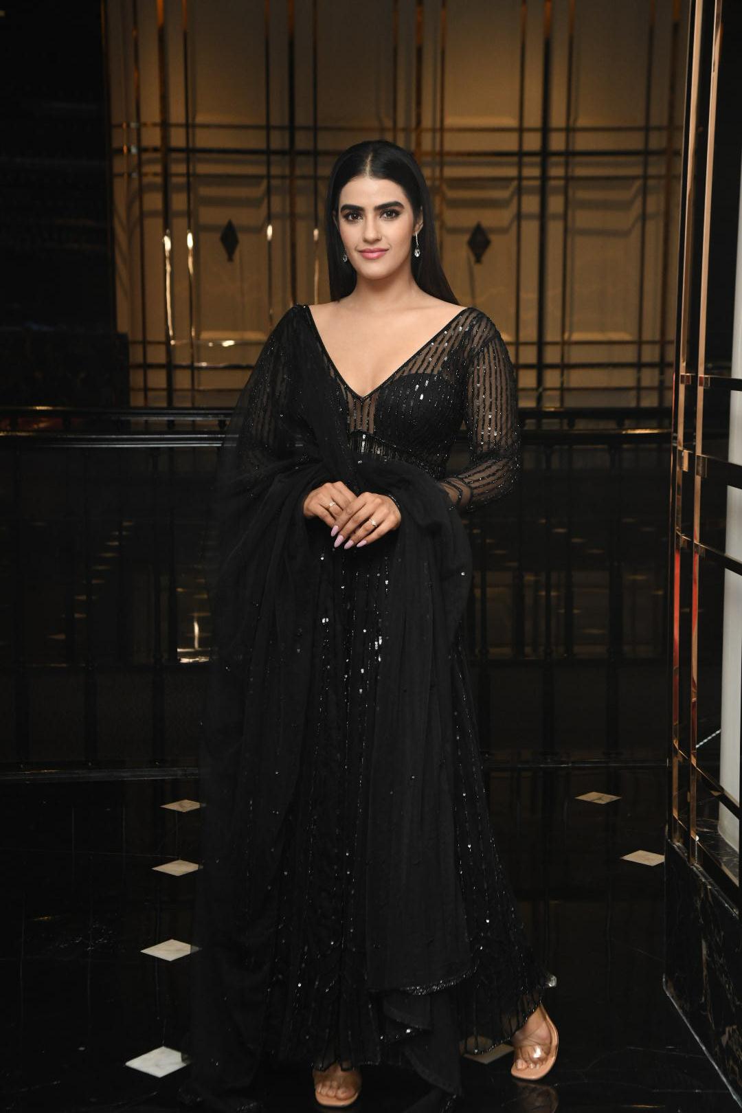 Actress Kavya Thapar Latest Stills